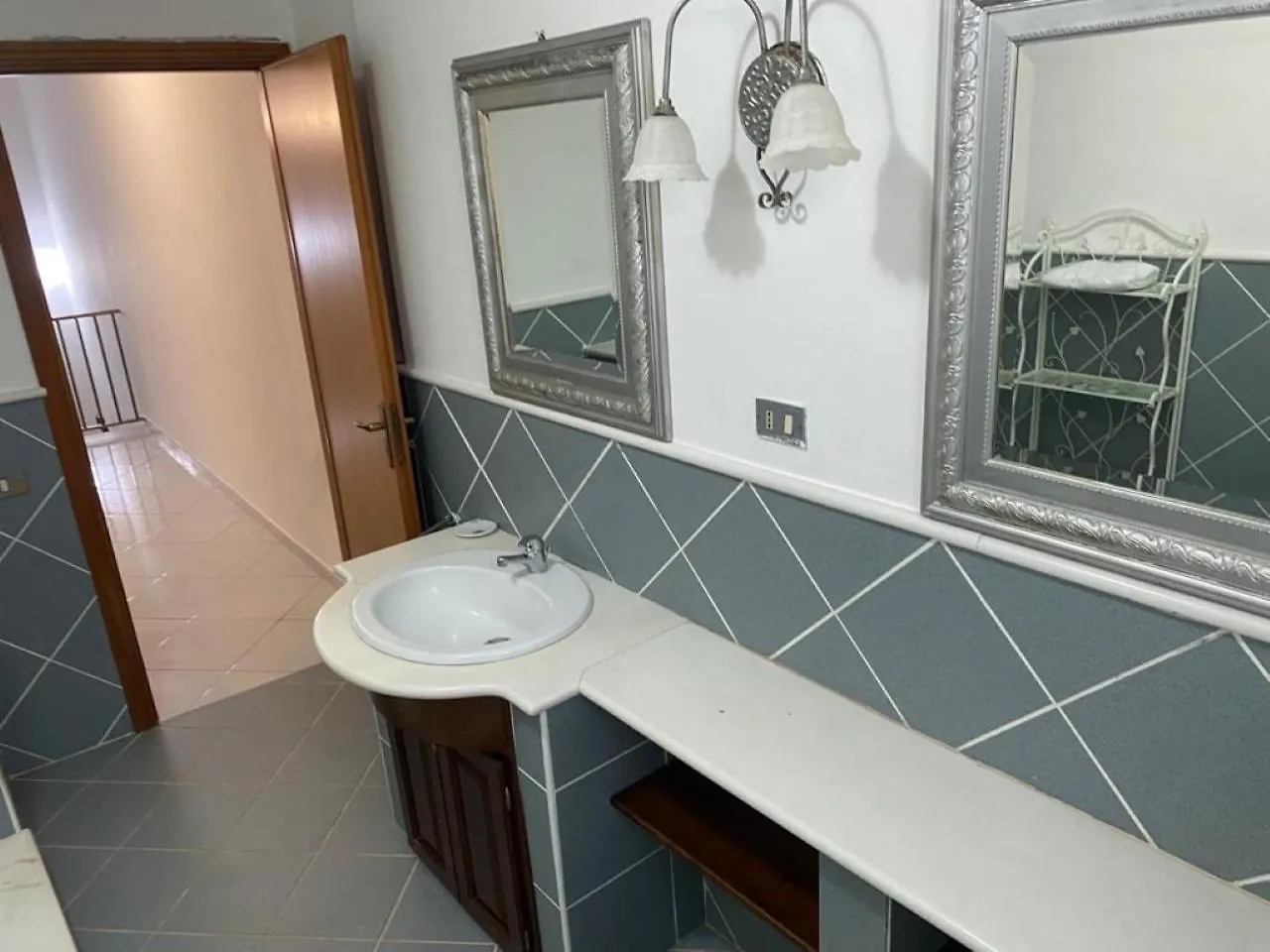 Villa Iremia Cinisi 0*,  Italia